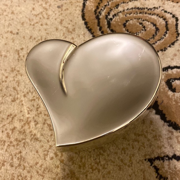 🛝 Sliding down 50% Heart shape jewelry box with lid - Picture 1 of 6